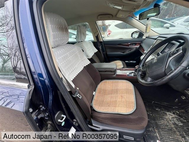 Image of 2014 Toyota CROWN Royal Saloon