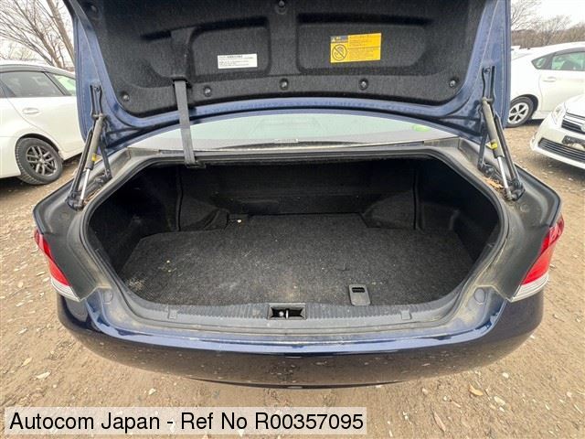 Image of 2014 Toyota CROWN Royal Saloon