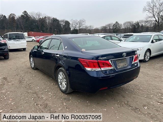 Image of 2014 Toyota CROWN Royal Saloon