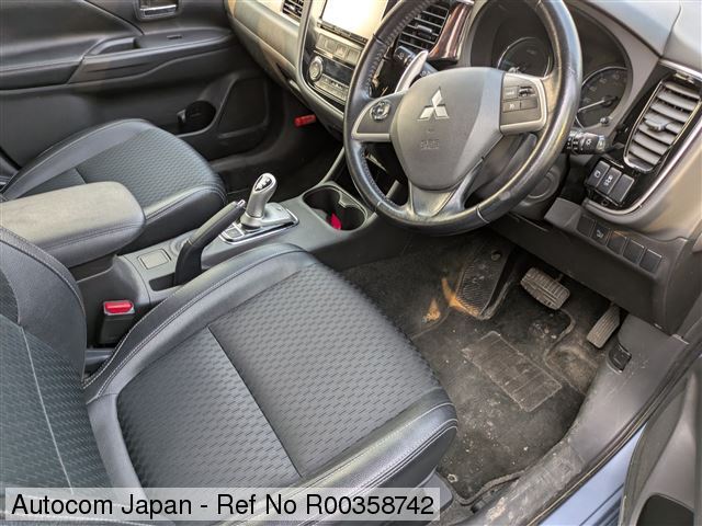 Image of 2013 MITSUBISHI OUTLANDER PHEV