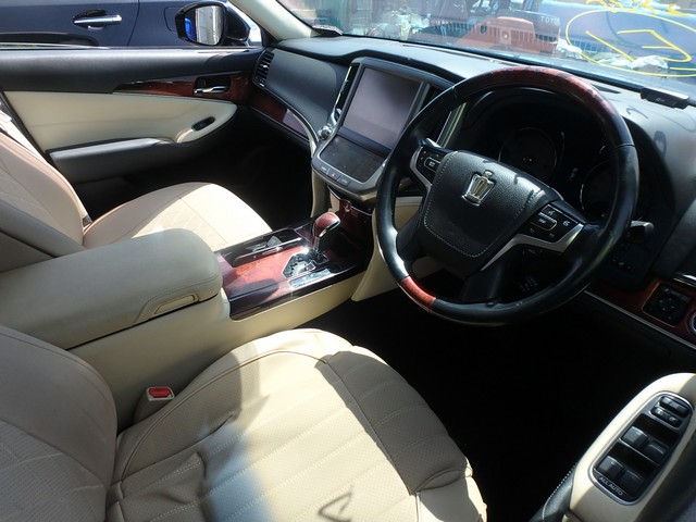 Image of 2013 Toyota CROWN MAJESTA